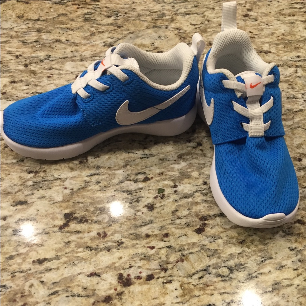 NWOT Nike Roshe Toddler Sneakers- Size 10