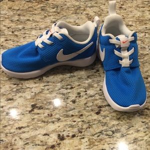 NWOT Nike Roshe Toddler Sneakers- Size 10