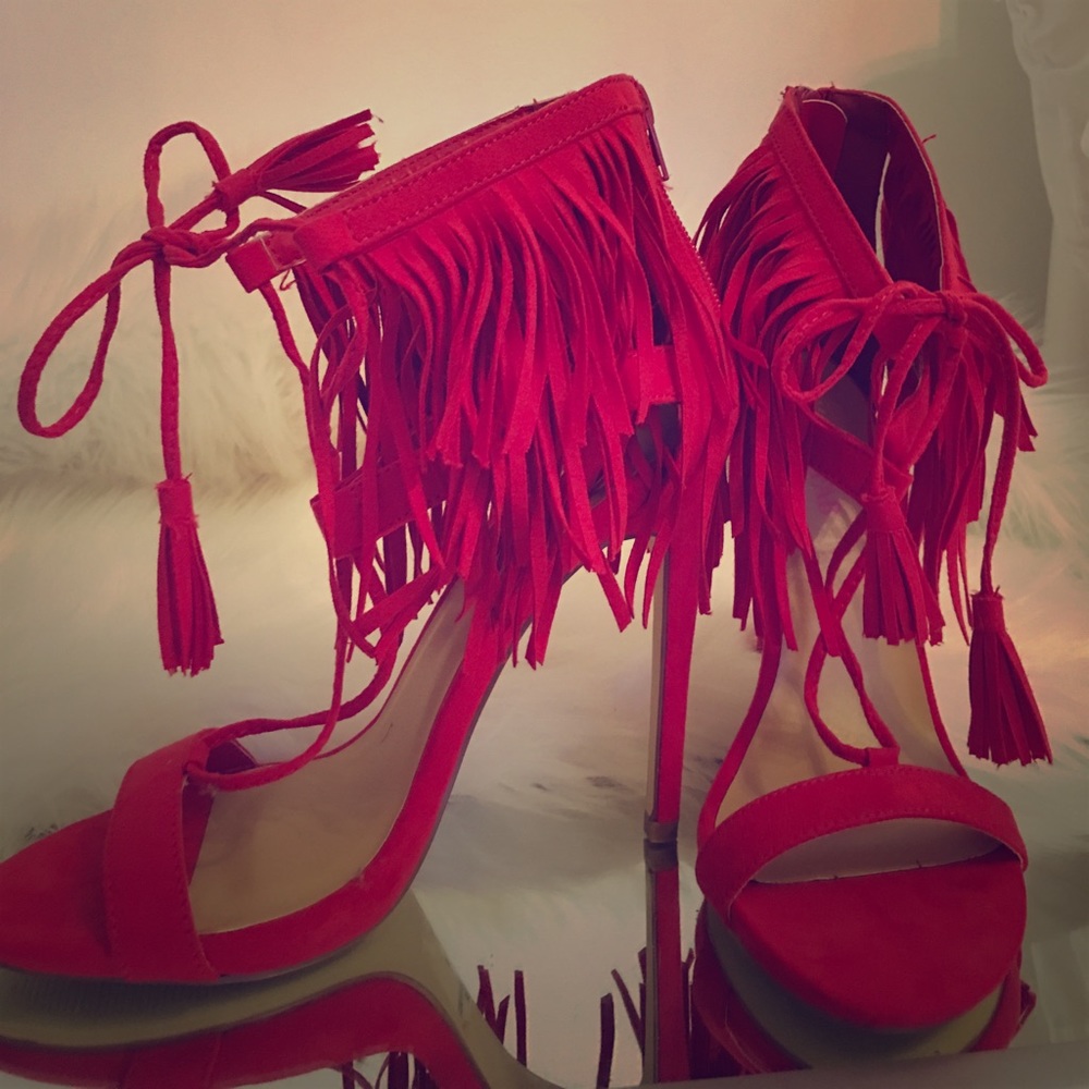Red fringe heels !!! ❤️