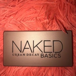 Urban Decay Naked Basics Palette 👀
