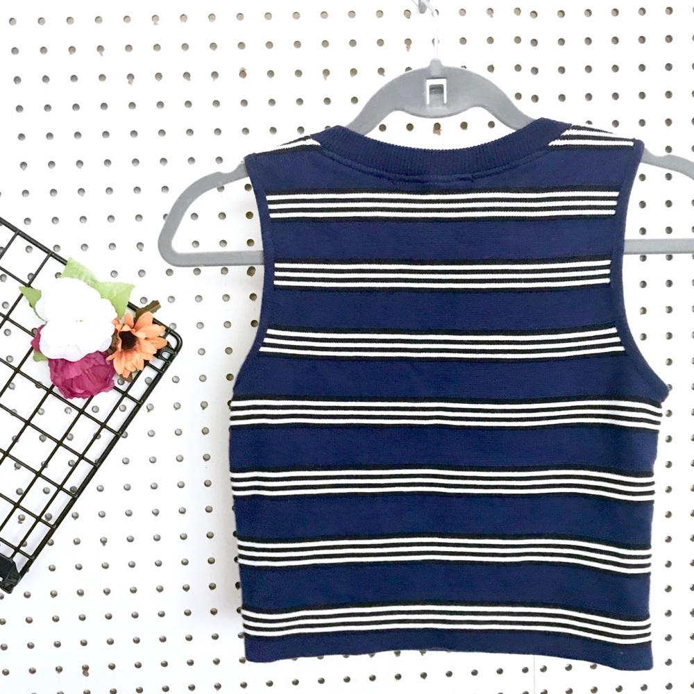 Striped cropped Sleeveless Top - Picture 2 of 4