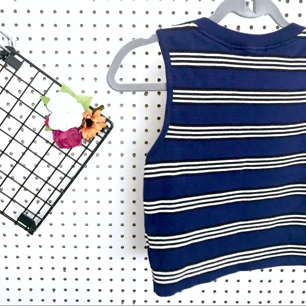 Striped cropped Sleeveless Top - Picture 4 of 4
