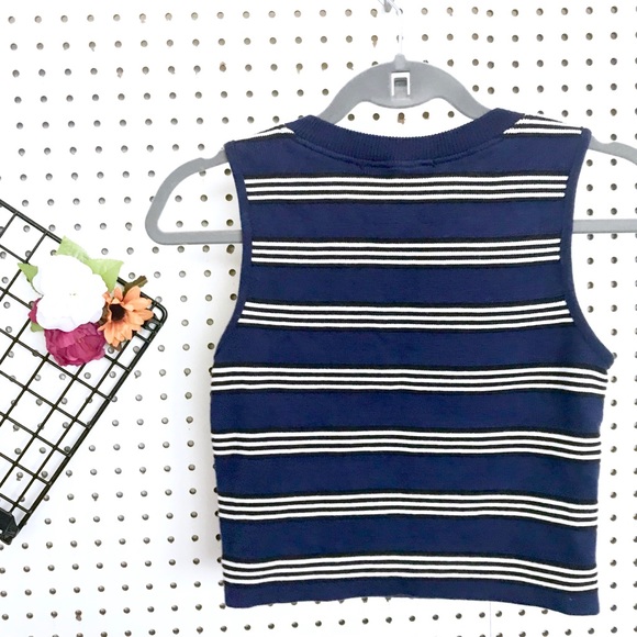 Striped cropped Sleeveless Top - Picture 2 of 4