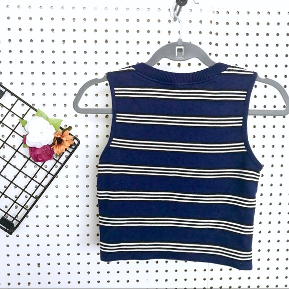 Striped cropped Sleeveless Top - Picture 3 of 4