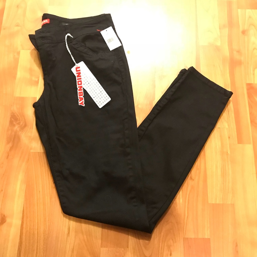 NWT Black skinny jeans