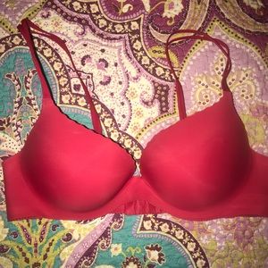 Victoria’s Secret Red scalloped edge bra 38B