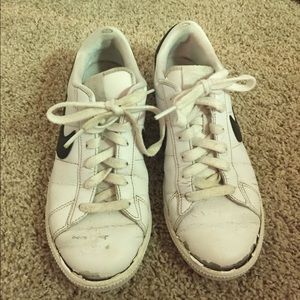 Nike classic tennis sneakers