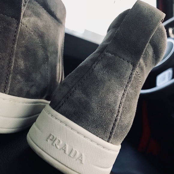 Prada - Picture 2 of 3