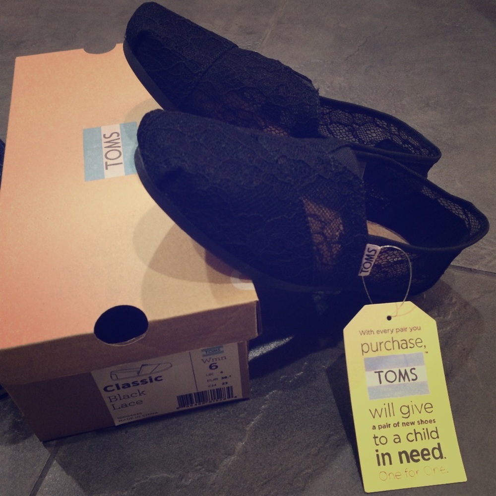 Toms lace flats