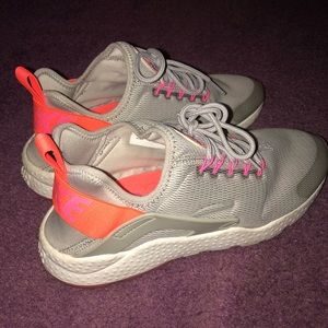 Nike Air Huarache Run Ultra - Women’s size 9