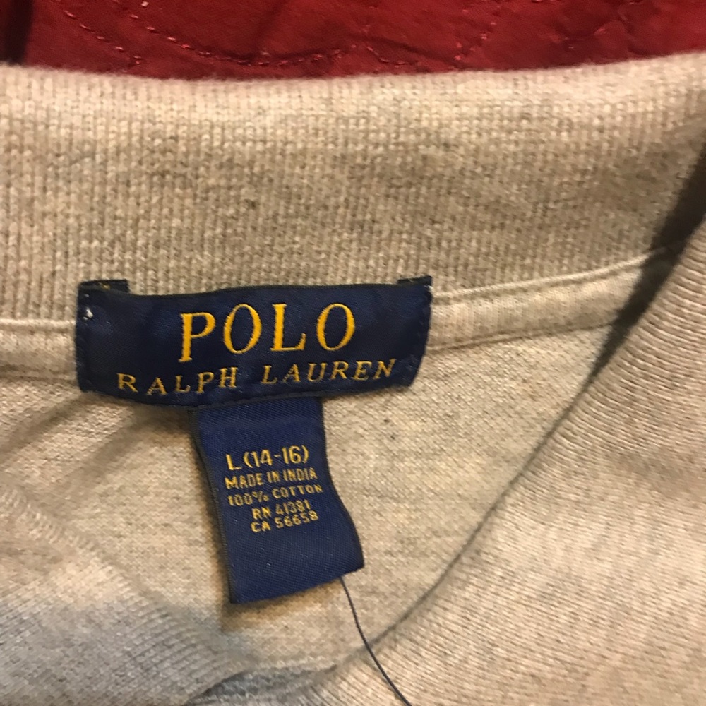 Am selling a New polo shirt