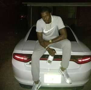 Meet your Posher, Mondrae