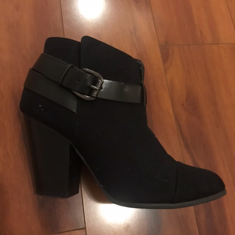Carlos Santana ankle booties