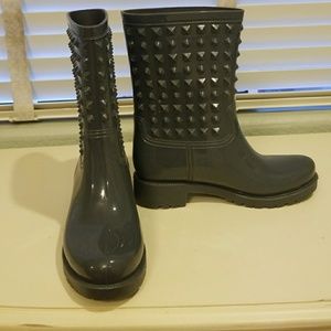 Studded rainboots