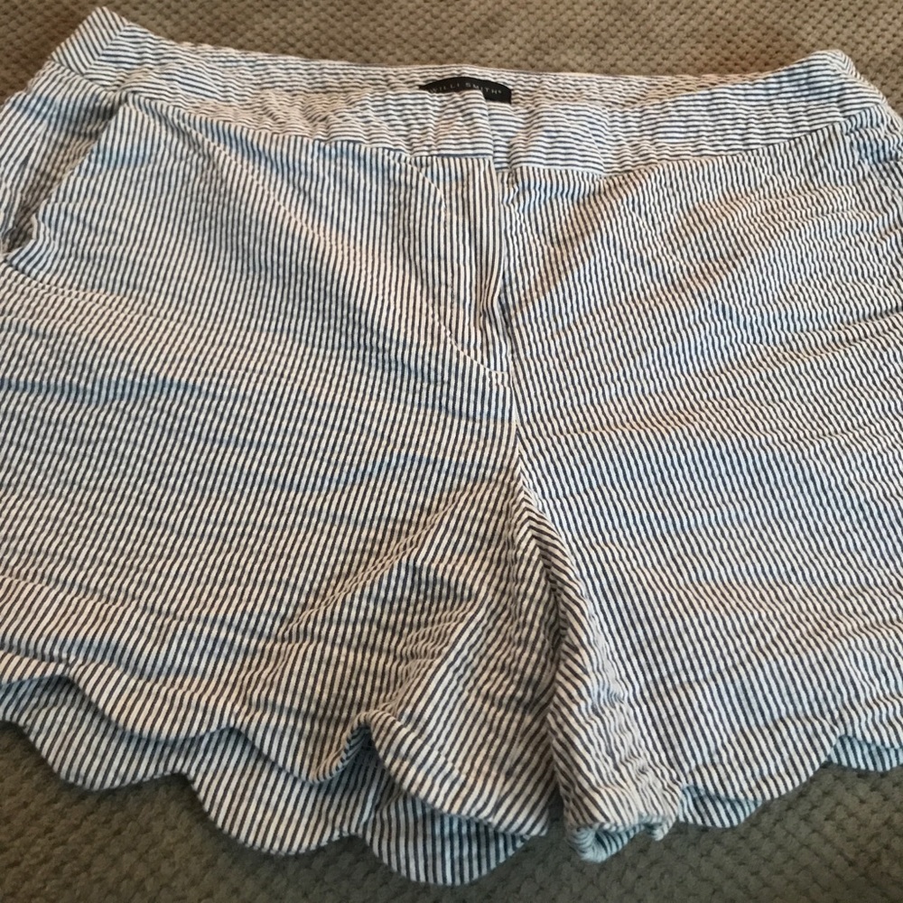 ❌SOLD❌Blue and white shorts - Picture 1 of 4