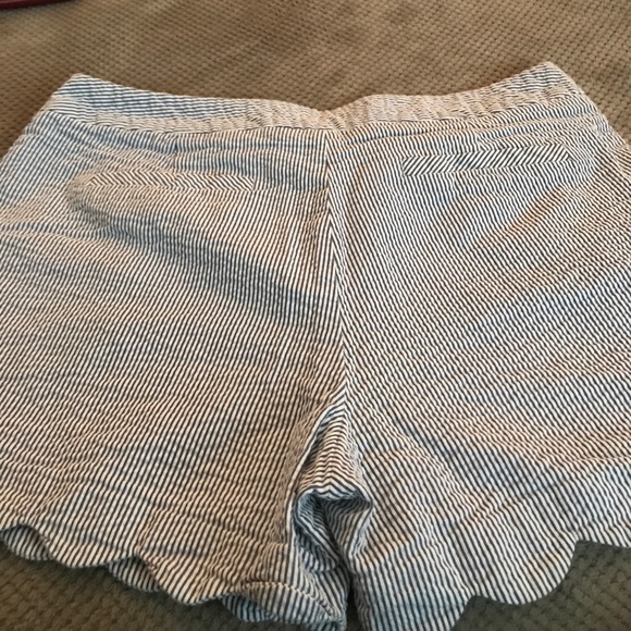 ❌SOLD❌Blue and white shorts - Picture 2 of 4