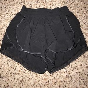 Lululemon Hotty Hot Shorts 2”