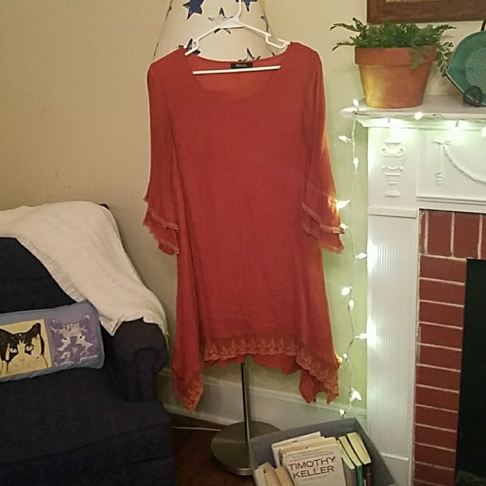Bell-sleeved tunic