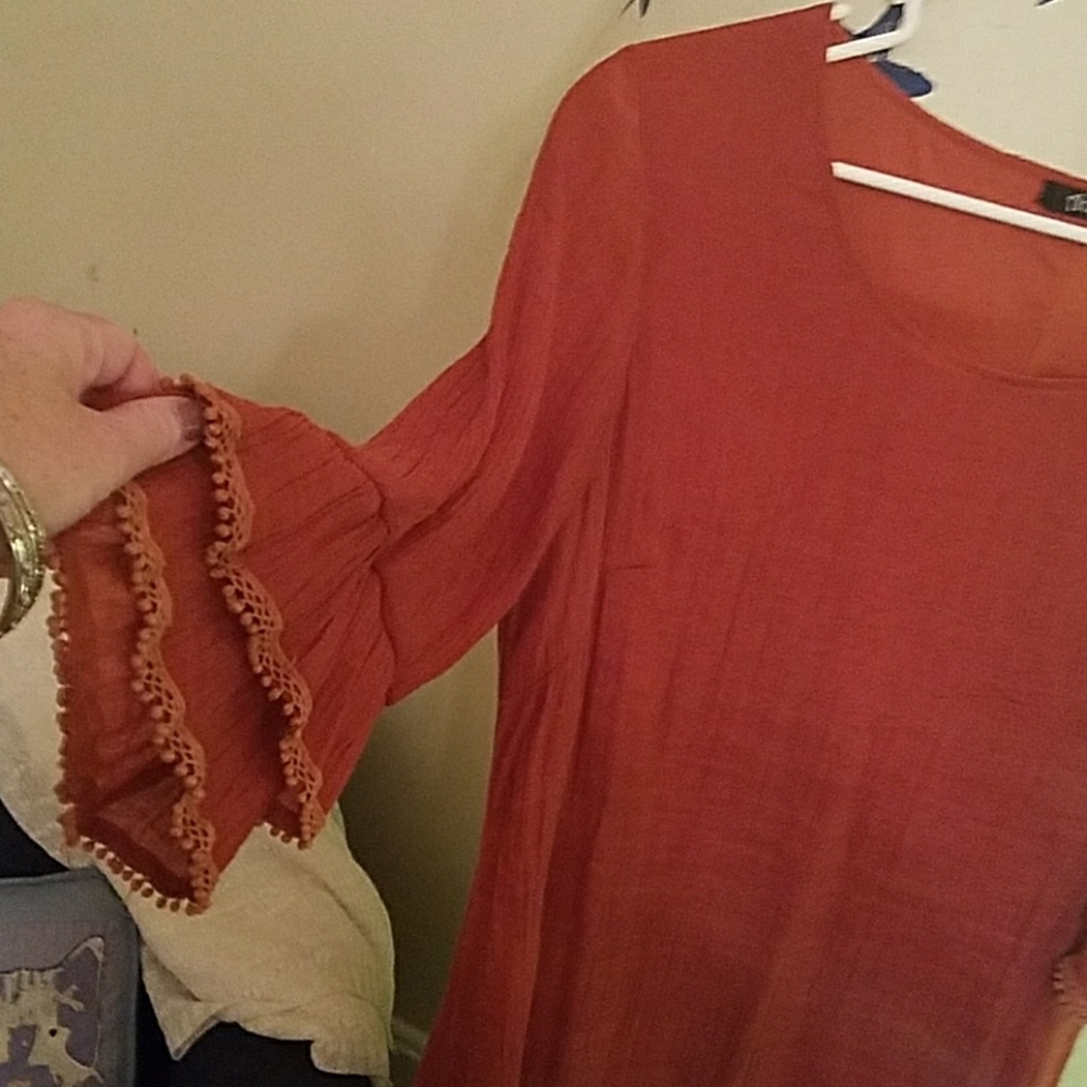 Bell-sleeved tunic - Picture 2 of 8