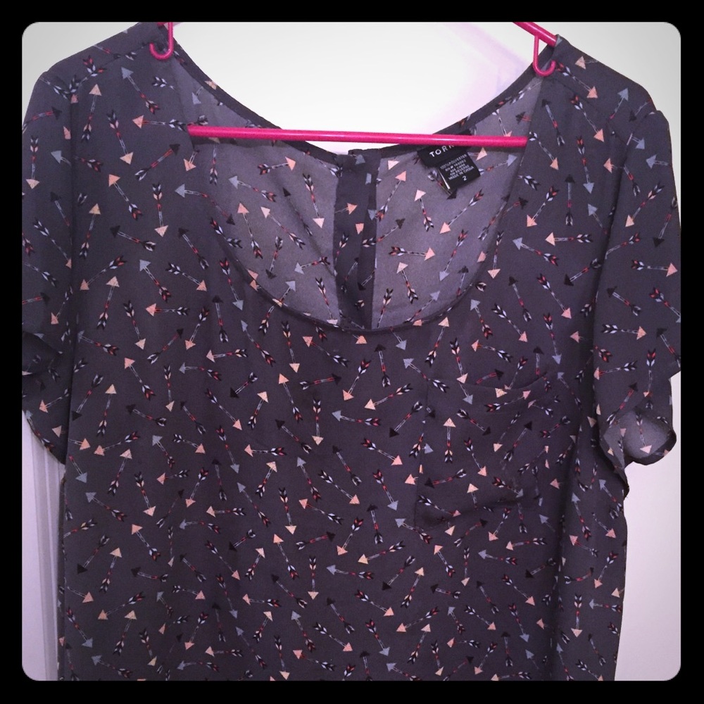 Arrow design Torrid blouse