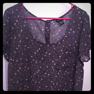 Arrow design Torrid blouse