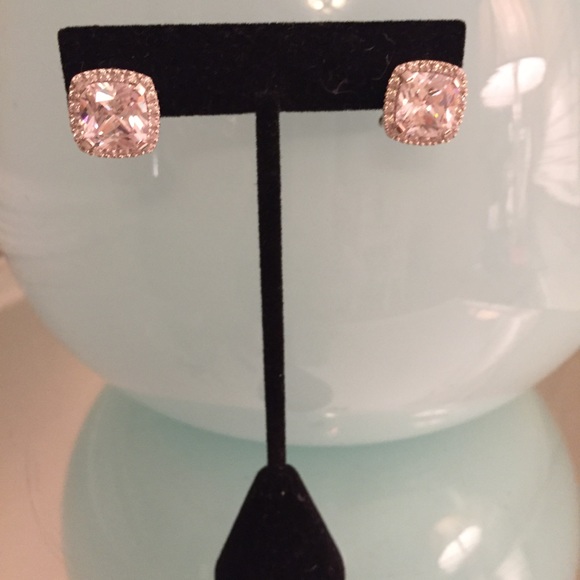 SoldoutCuratedLuxury - Picture 3 of 8