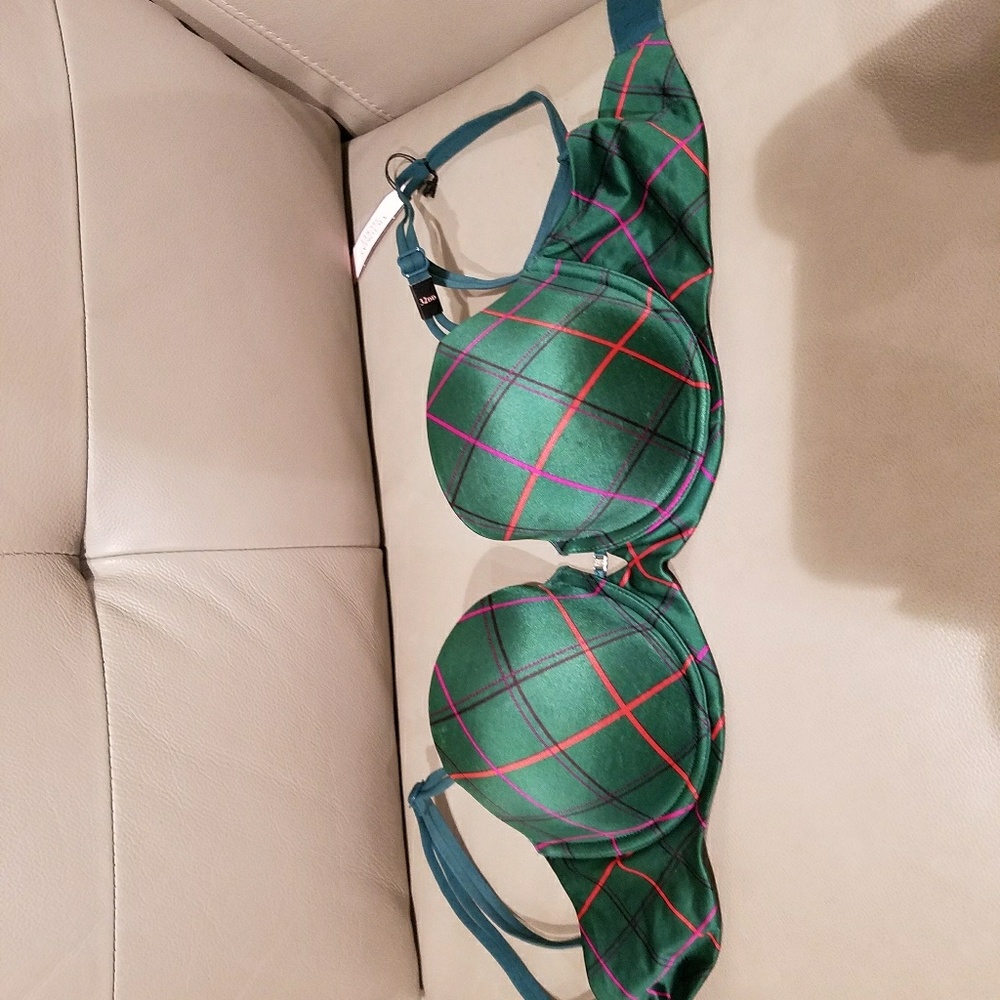 NEW VICTORIA'S SECRET BRA WITH TAGS