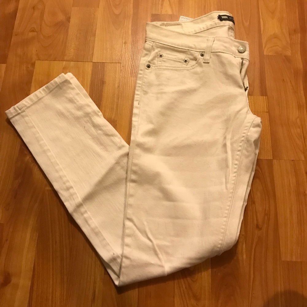 Levi’s white jeans