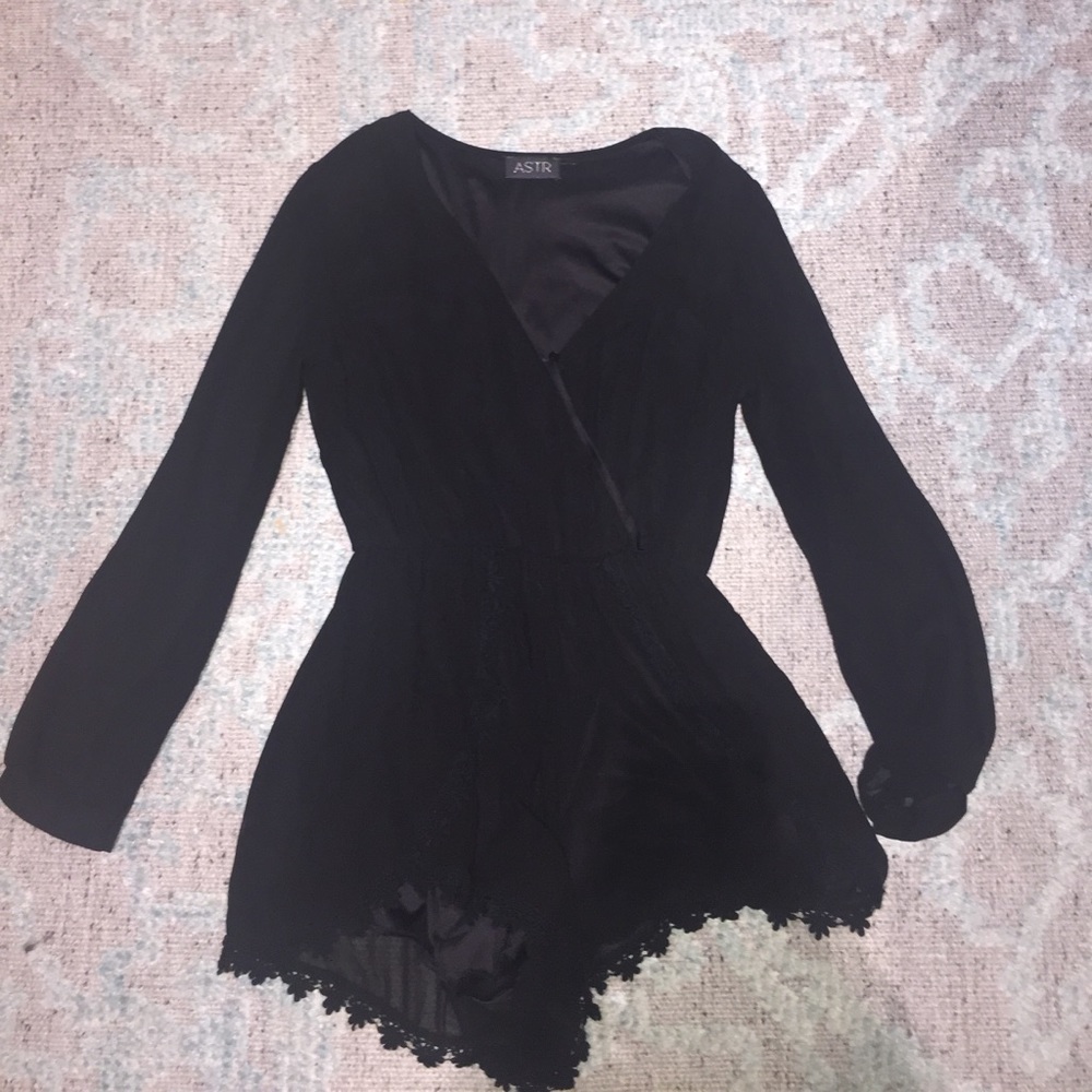 NORDSTROM ASTR BLACK ROMPER
