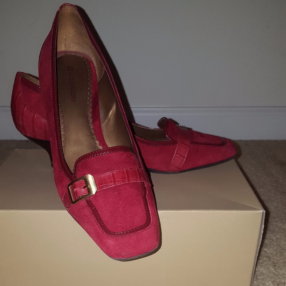 Naturalizer: Red Quaint - Kitten Heel