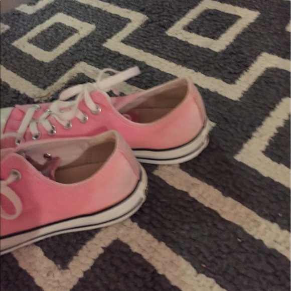 Pink converse - Picture 2 of 3