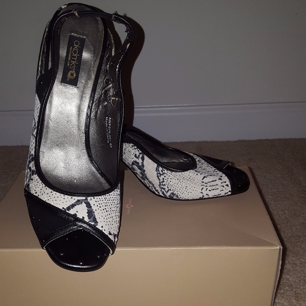 Akdmks: Black and Snake Peep Toe