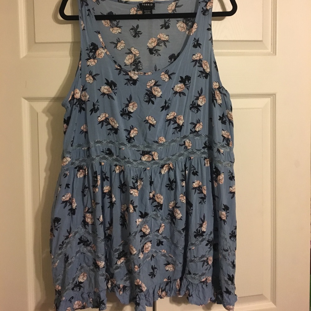 TORRID SIZE 2 Flowy floral top