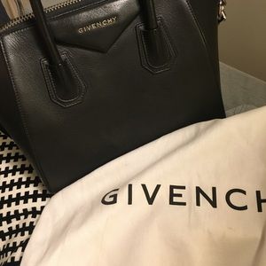 Givenchy Antigona grained black | $1200 on v3nm0