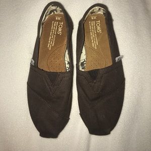 TOMS brown classics