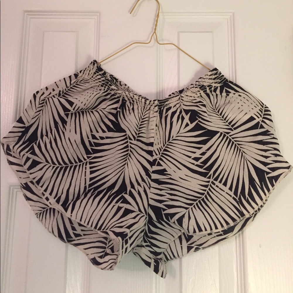 Brandy Melville palm leaf Ross shorts