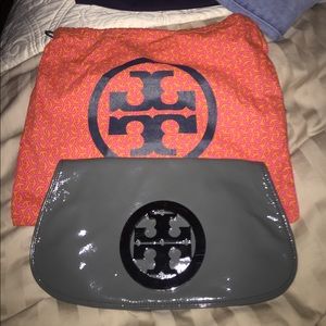 Tory burch gray patent clutch