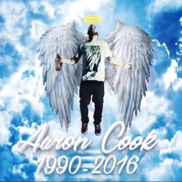 LoriRB is an official POSH AMBASSADOR - Picture 4 of 5