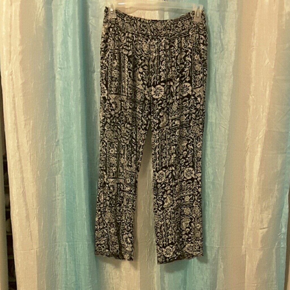 Bohemian/tribal print pants