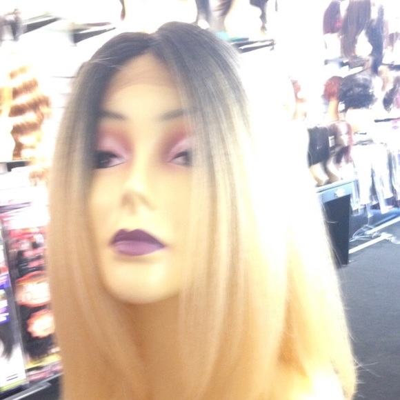 Wig blonde ombré 20 long layers lacefront 2019 Wig main image 6