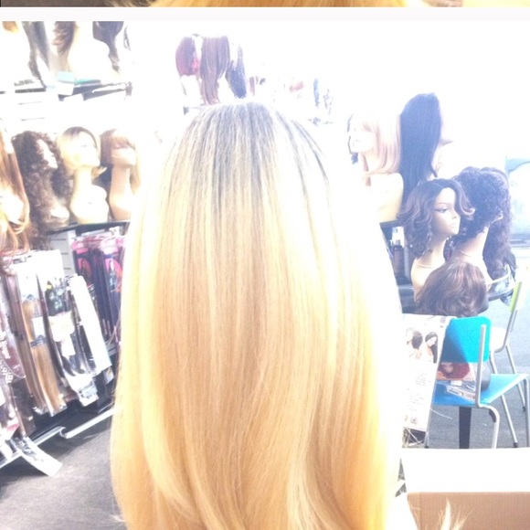 Wig blonde ombré 20 long layers lacefront 2019 Wig main image 5