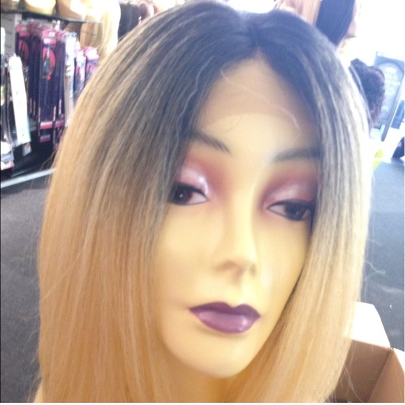 Wig blonde ombré 20 long layers lacefront 2019 Wig main image 4
