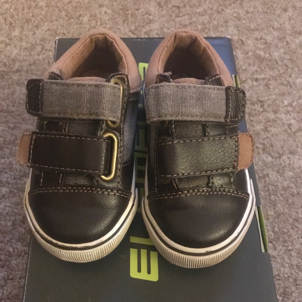 Toddler shoes size 5