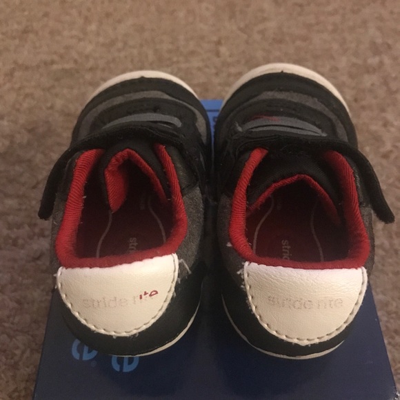 Toddler Stride Rite size 4.5 - Picture 3 of 3