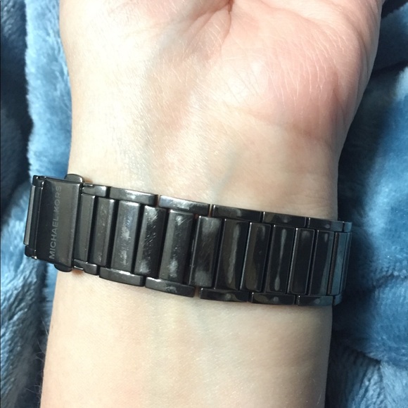 ⚡️🔥SALE!!🔥⚡️Michael Kors Gunmetal Watch - Picture 4 of 5