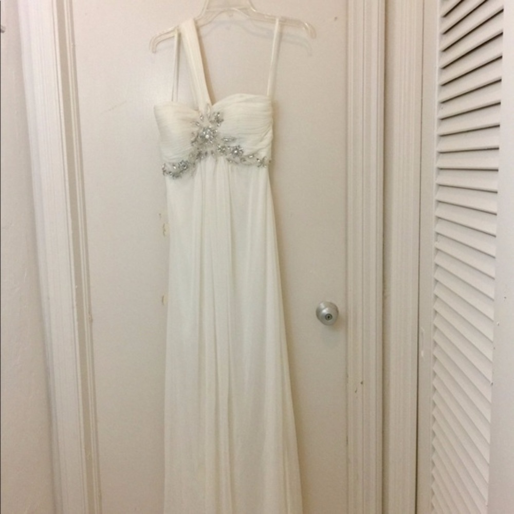 Caché White One Shoulder Floor Length Formal Gown