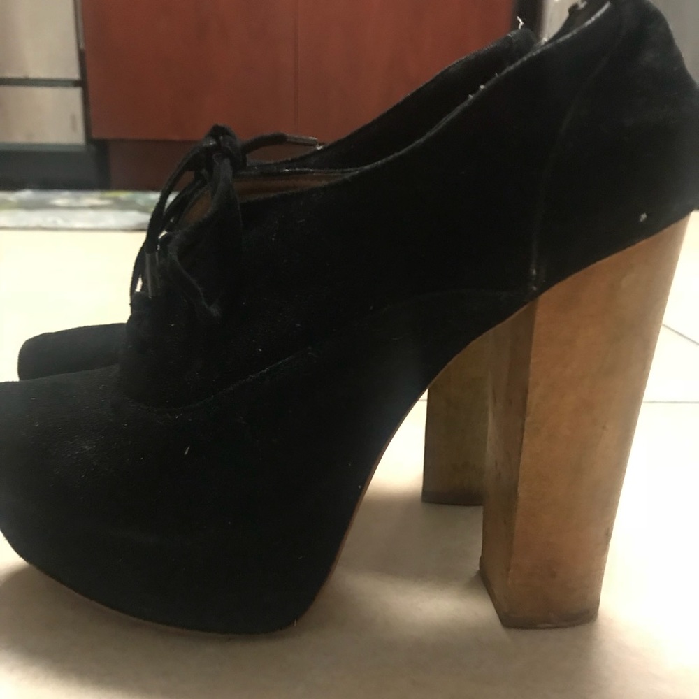 Shoes - Picture 2 of 4
