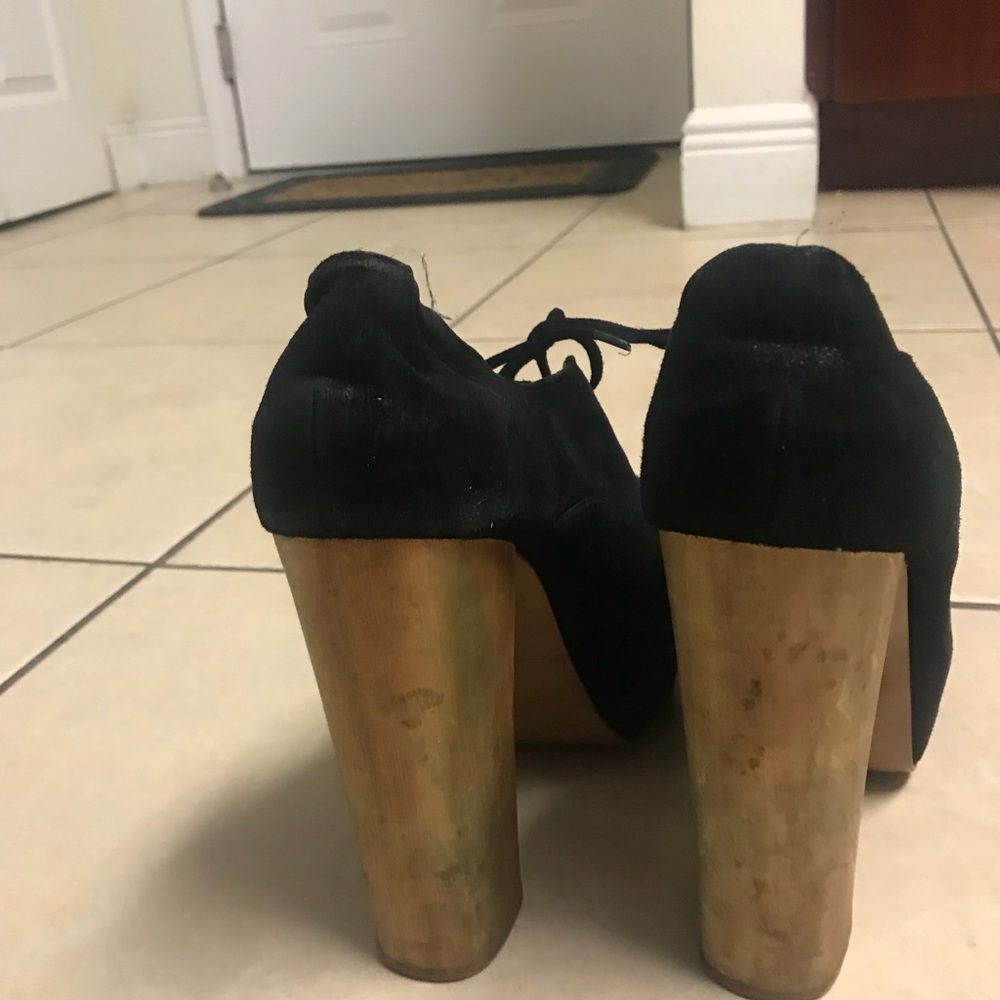 Shoes - Picture 3 of 4