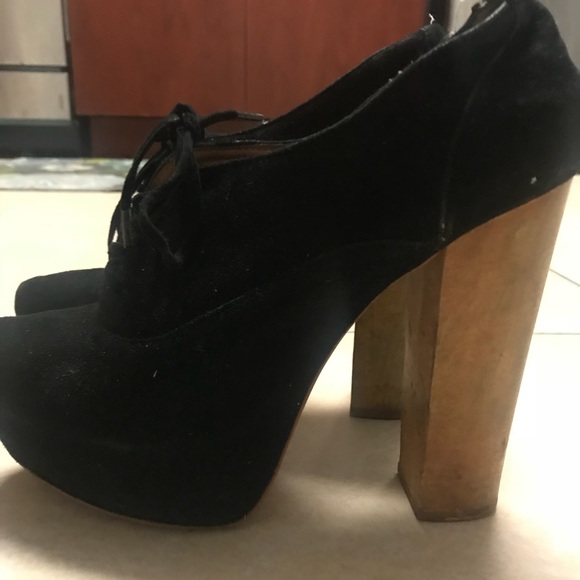 Shoes - Picture 2 of 4