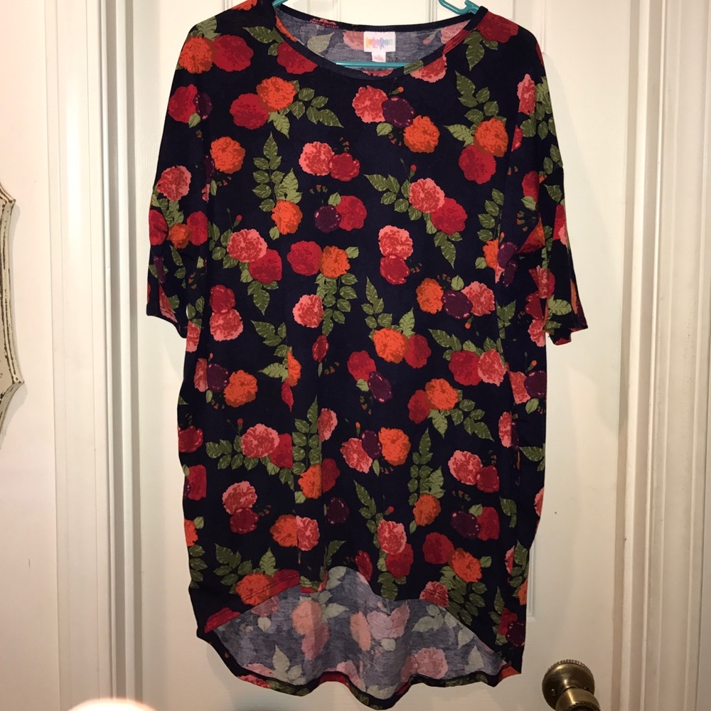 ❤️🌺LULAROE FAMOUS IRMA FLORAL TOP